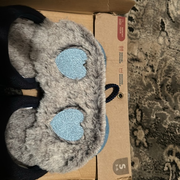 Slippers - Picture 2 of 3